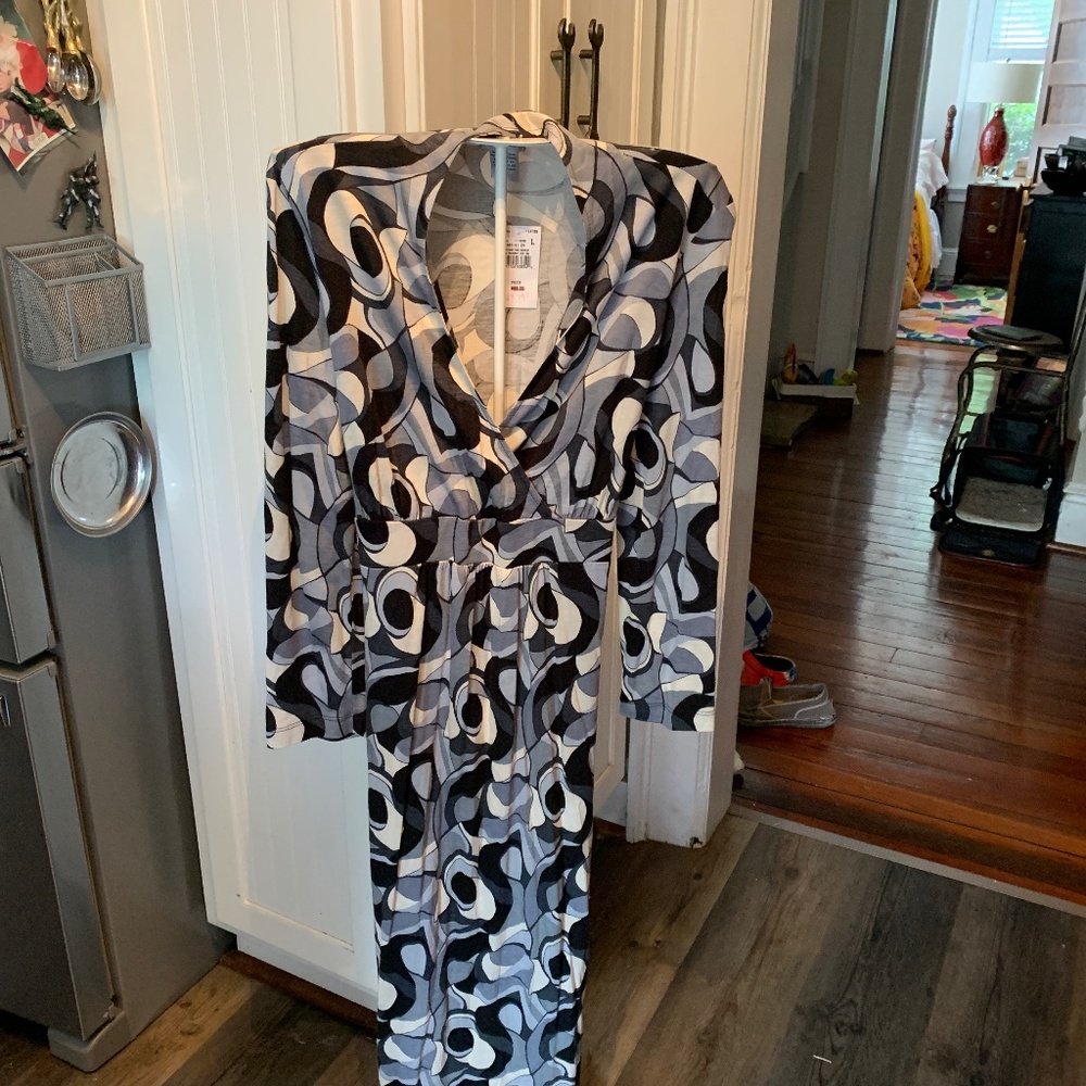 Mimi maternity back tie maternity dress. NWT. Retail‎ 88